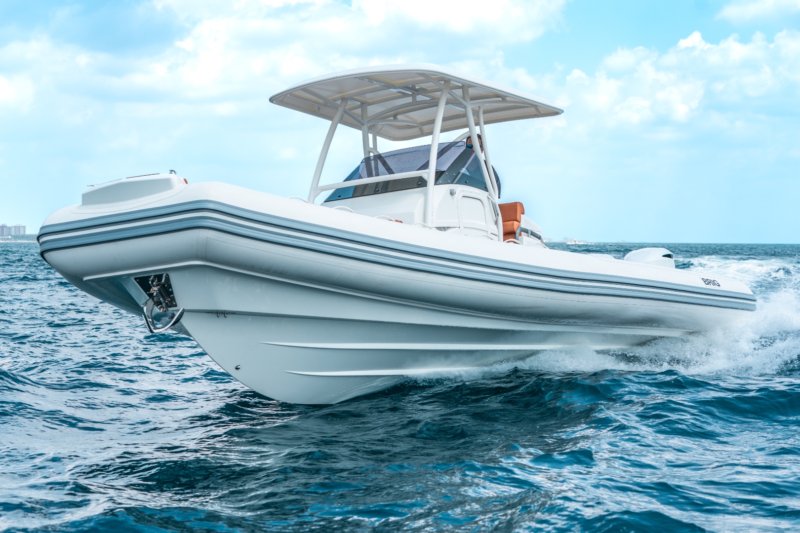 BRIG Eagle 10 with T-top running on the water